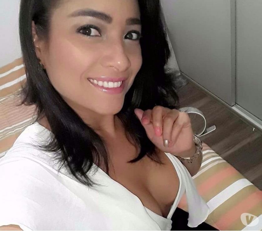 Belle brune qui prône l’élégance